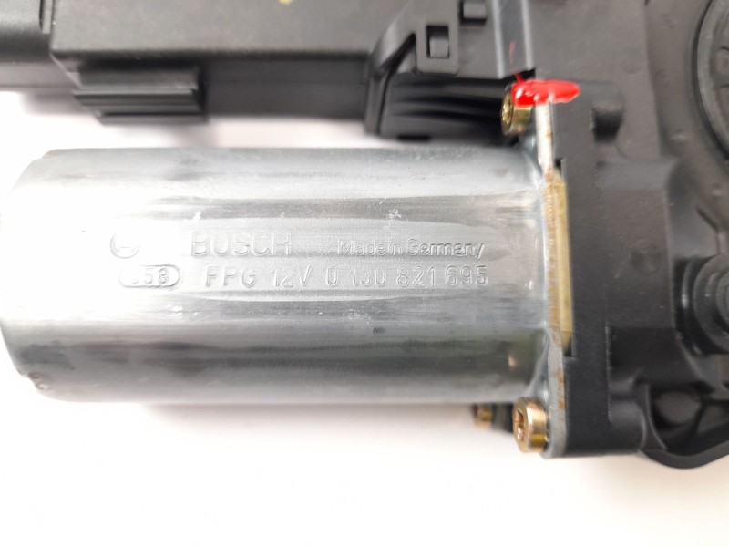 Recambio de motor elevalunas delantero izquierdo para volkswagen passat berlina (3b2) 1.8 referencia OEM IAM 0130821695  