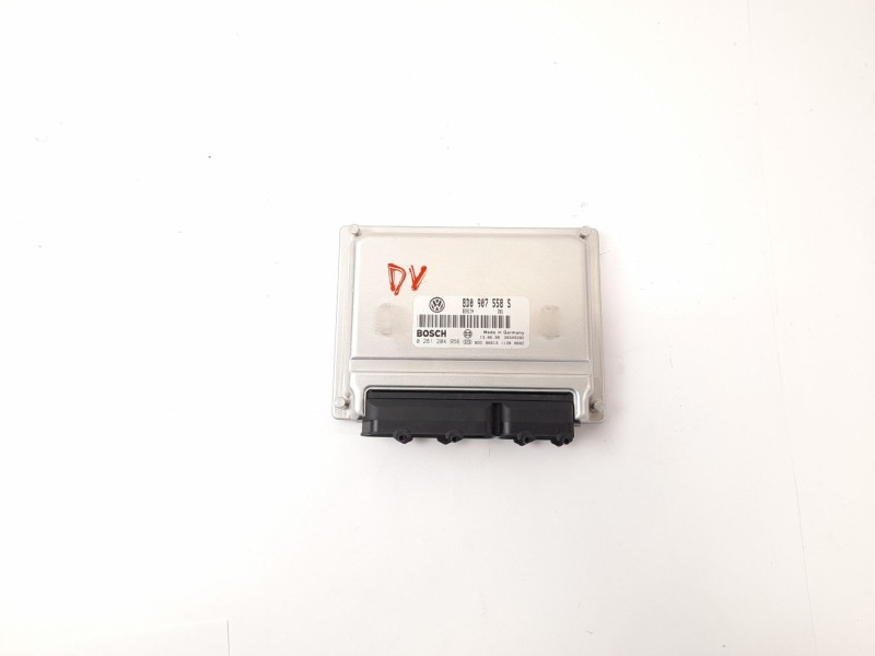 Recambio de centralita motor uce para volkswagen passat berlina (3b2) 1.8 referencia OEM IAM 8D0907558S  