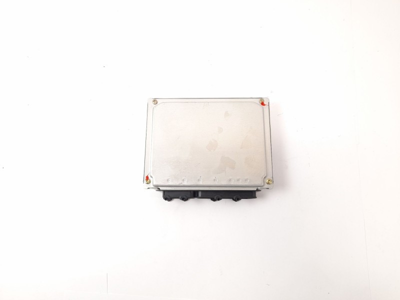 Recambio de centralita motor uce para volkswagen passat berlina (3b2) 1.8 referencia OEM IAM 8D0907558S  