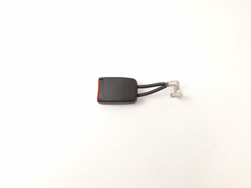 Recambio de enganche cinturon seguridad trasero derecho para volkswagen passat berlina (3b2) 1.8 referencia OEM IAM 3B0857740  