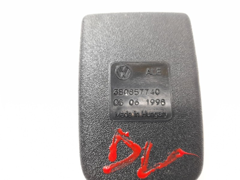Recambio de enganche cinturon seguridad trasero derecho para volkswagen passat berlina (3b2) 1.8 referencia OEM IAM 3B0857740  
