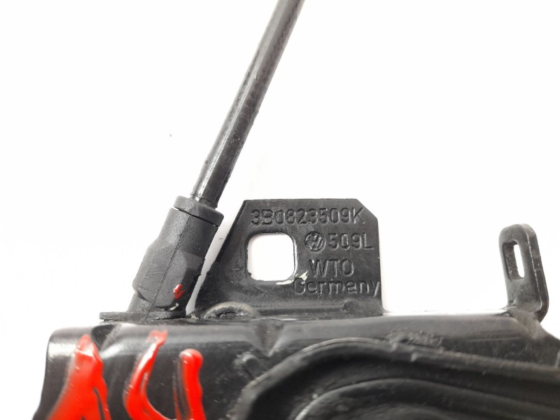 Recambio de cerradura capot para volkswagen passat berlina (3b2) 1.8 referencia OEM IAM 3B0823509K  