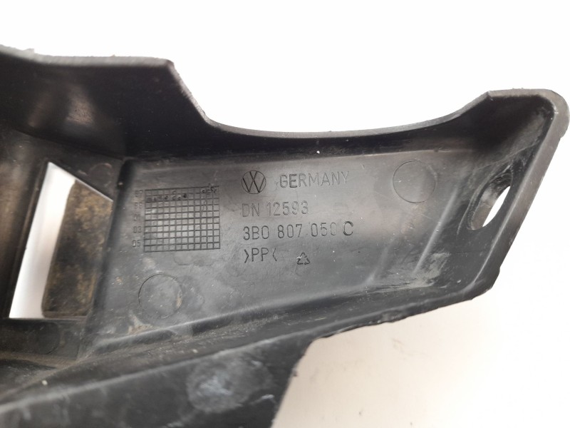 Recambio de soporte faro derecho para volkswagen passat berlina (3b2) 1.8 referencia OEM IAM 3B0807050C  