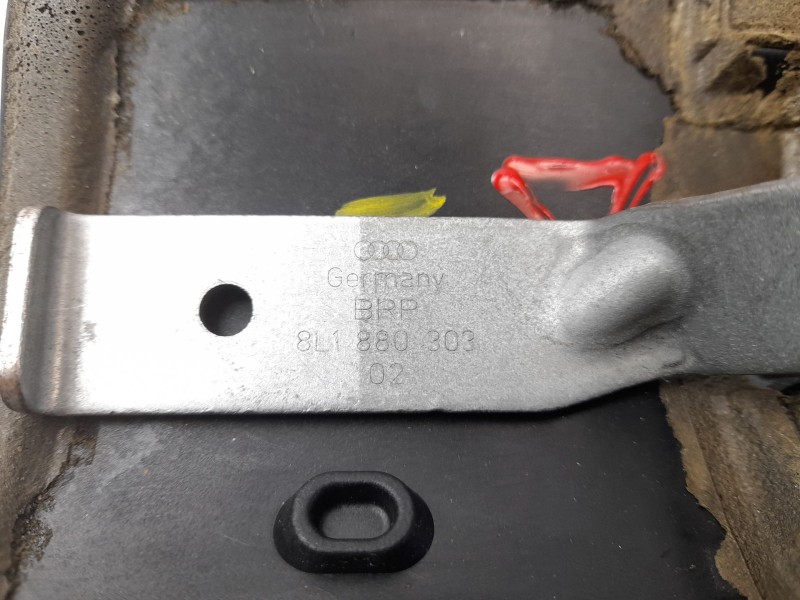 Recambio de moldura para audi a3 (8l) 1.8 referencia OEM IAM 8L1880303  