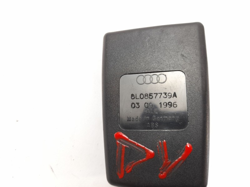 Recambio de enganche cinturon seguridad trasero izquierdo para audi a3 (8l) 1.8 referencia OEM IAM 8L0857739A  