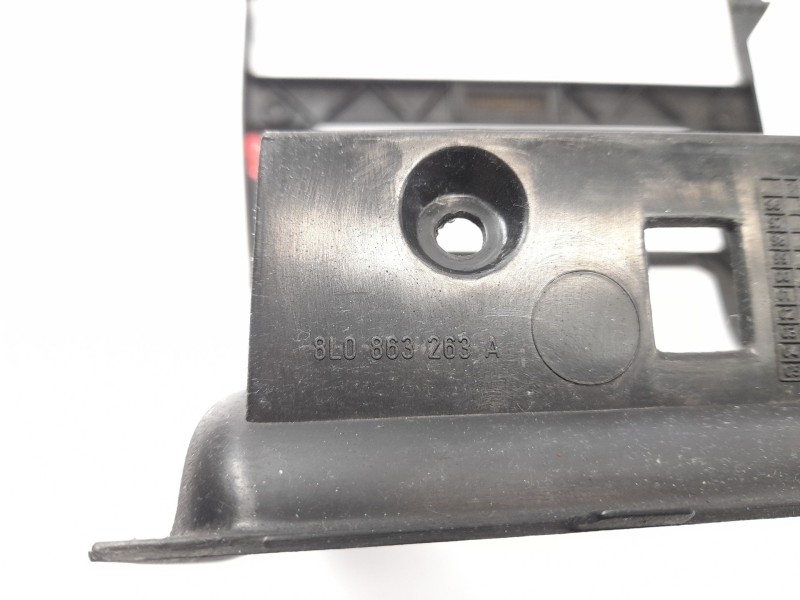 Recambio de moldura para audi a3 (8l) 1.8 referencia OEM IAM 8L0863263A  