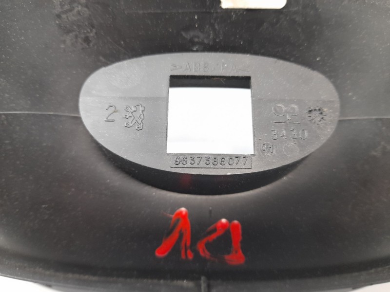 Recambio de moldura para peugeot 206 berlina gti referencia OEM IAM 9637386077  
