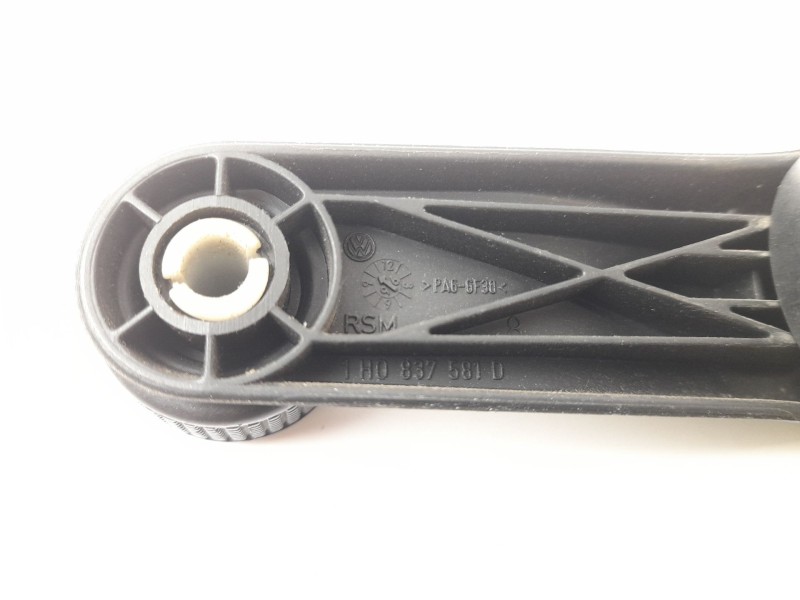 Recambio de maneta elevalunas trasera izquierda para volkswagen golf iii (1h1) 1.9 tdi referencia OEM IAM 1H0837581D  