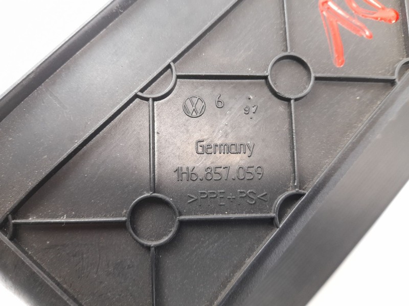 Recambio de moldura para volkswagen golf iii (1h1) 1.9 tdi referencia OEM IAM 1H6857059  