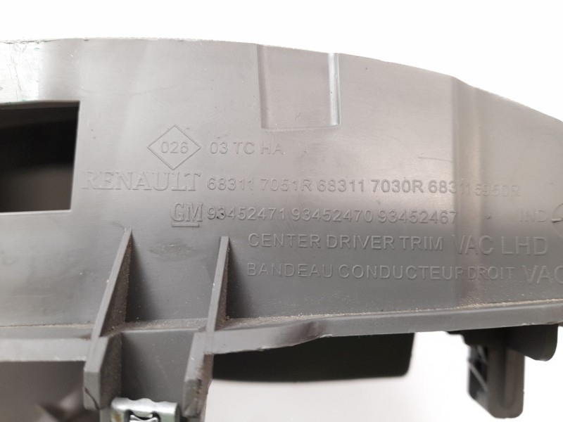 Recambio de moldura para nissan nv300 kombi (x82) 1.6 dci 125 referencia OEM IAM 683117051R  