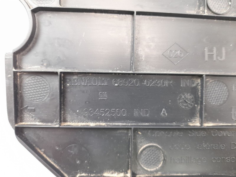 Recambio de moldura para nissan nv300 kombi (x82) 1.6 dci 125 referencia OEM IAM 689200230R  