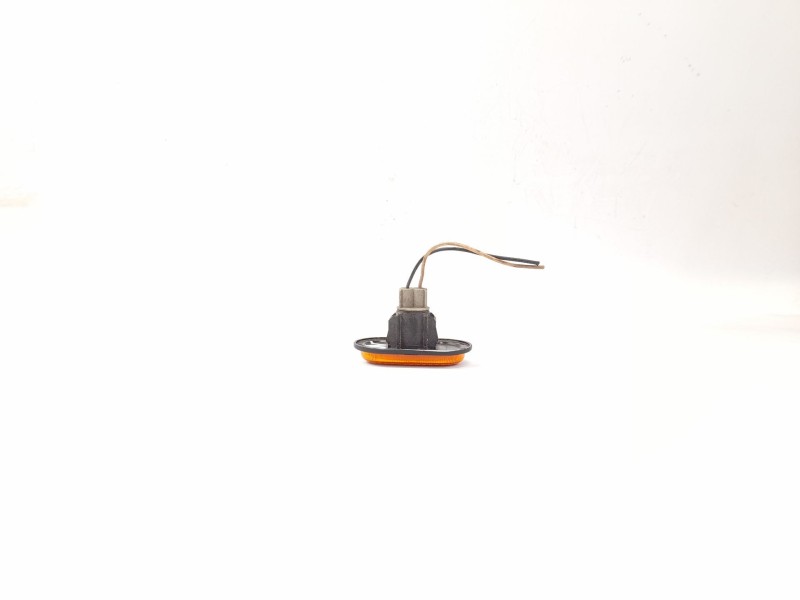 Recambio de piloto lateral derecho para renault trafic ii furgón (fl) 2.5 dti referencia OEM IAM 7700847333  