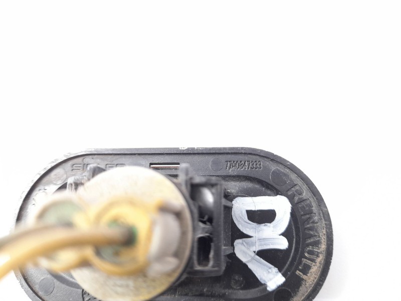 Recambio de piloto lateral izquierdo para renault trafic ii furgón (fl) 2.5 dti referencia OEM IAM 7700847333  