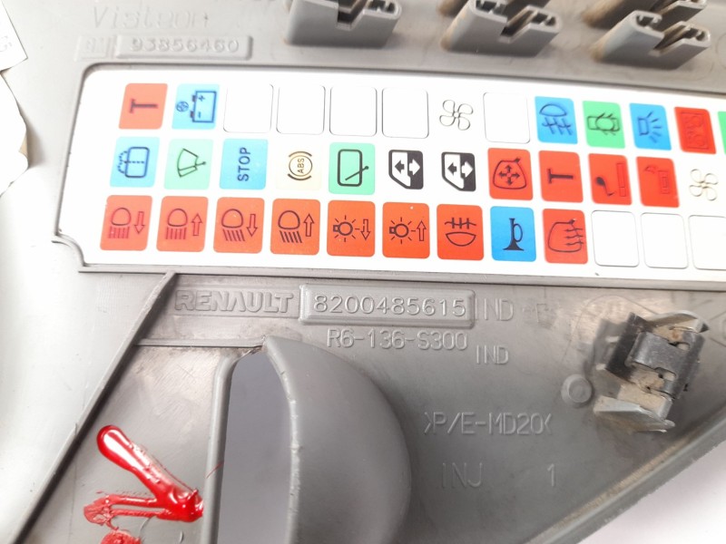 Recambio de moldura para renault trafic ii furgón (fl) 2.5 dti referencia OEM IAM 8200485615  