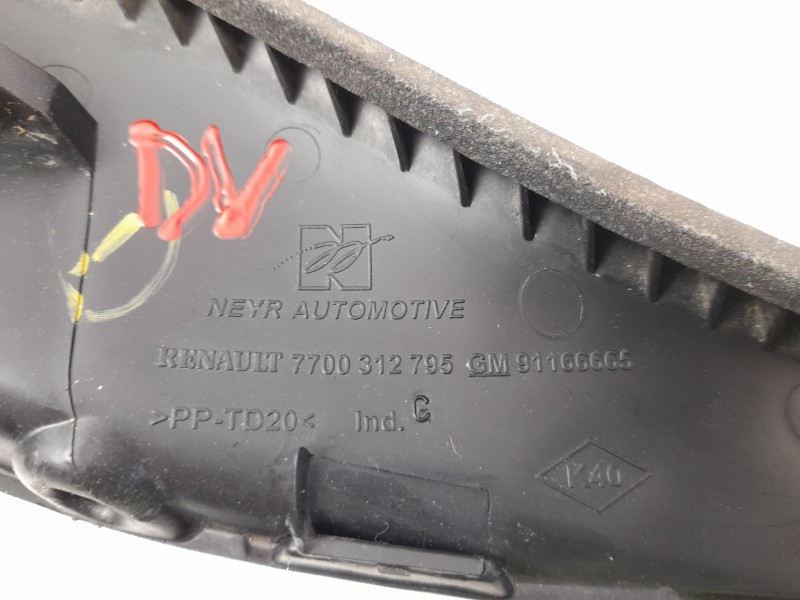 Recambio de moldura para renault trafic ii furgón (fl) 2.5 dti referencia OEM IAM 7700312795  