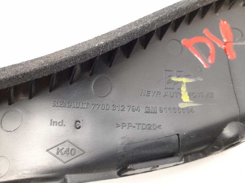 Recambio de moldura para renault trafic ii furgón (fl) 2.5 dti referencia OEM IAM 7700312794  