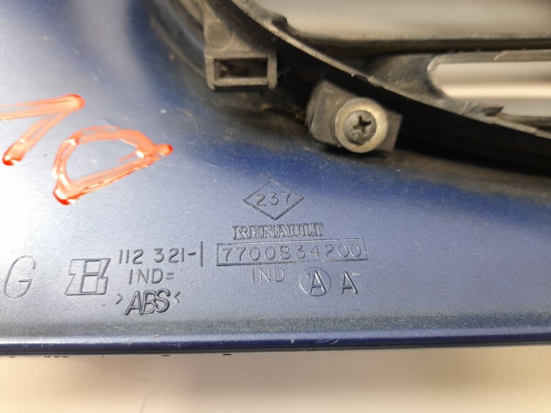 Recambio de rejilla delantera para renault megane i classic (la0) 1.9 dti (la08, la0n) referencia OEM IAM 7700834200  