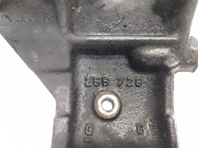Recambio de soporte alternador para citroën jumpy 1.9 d referencia OEM IAM 256728  