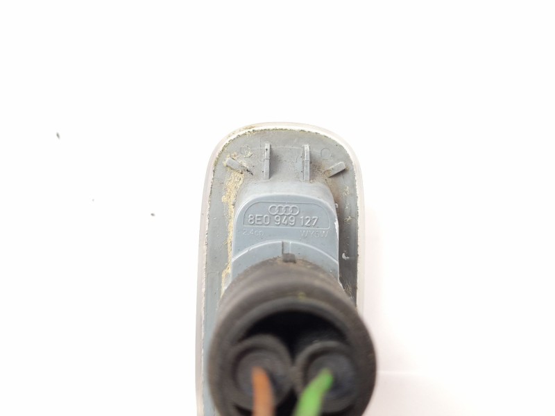 Recambio de piloto lateral izquierdo para audi a4 avant (8e) 1.8 t referencia OEM IAM 8E0949127  