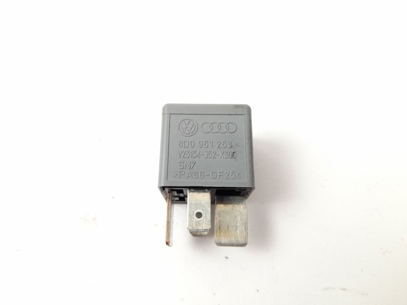 Recambio de rele para audi a4 avant (8e) 1.8 t referencia OEM IAM 8D0951253  