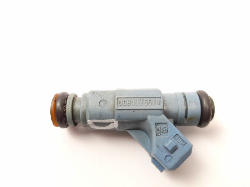 Recambio de inyector para audi a4 avant (8e) 1.8 t referencia OEM IAM 06B133551N  