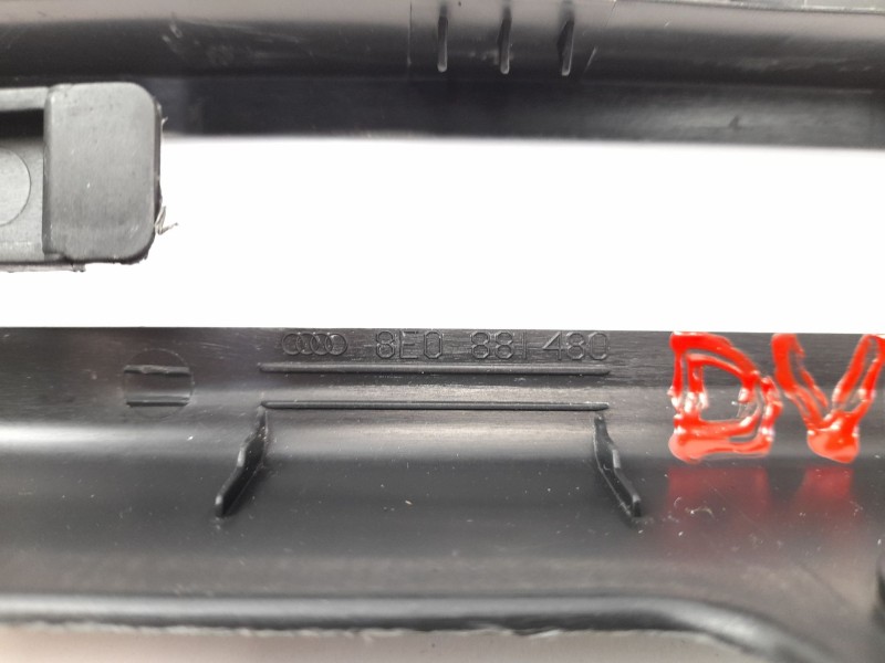 Recambio de moldura para audi a4 avant (8e) 1.8 t referencia OEM IAM 8E0881480  