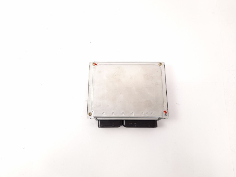 Recambio de centralita motor uce para audi a4 avant (8e) 1.8 t referencia OEM IAM 8E0909518AA  