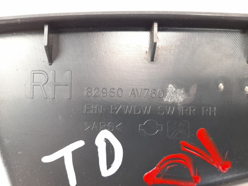 Recambio de moldura para nissan primera (p12) 2.2 di referencia OEM IAM 82960AV760  