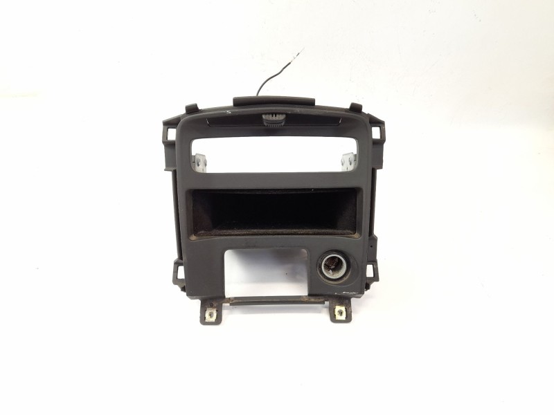 Recambio de moldura para nissan primera (p12) 2.2 di referencia OEM IAM 68413AV700  