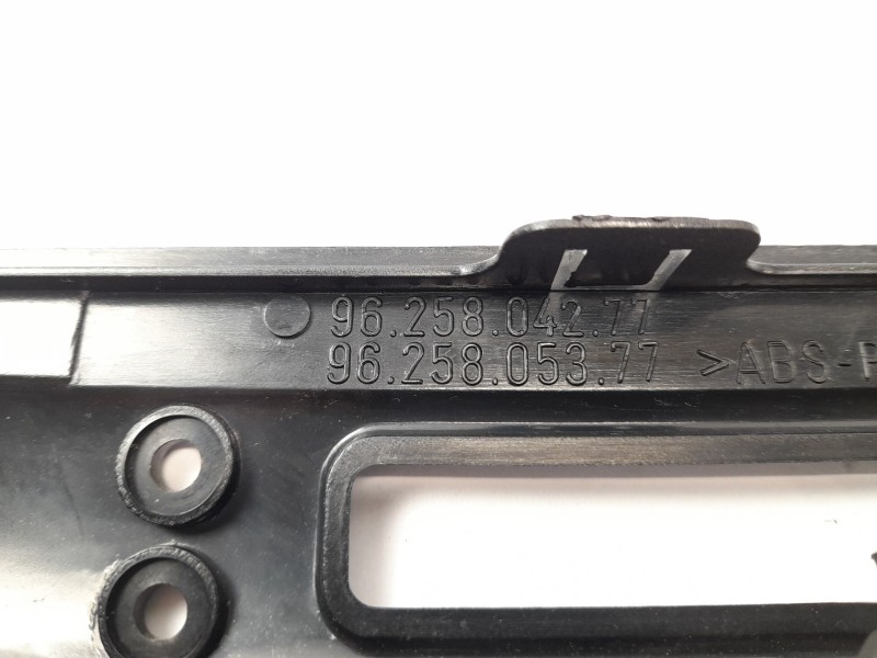 Recambio de moldura para peugeot 306 hatchback (7a, 7c, n3, n5) 1.9 d referencia OEM IAM 9625804277  