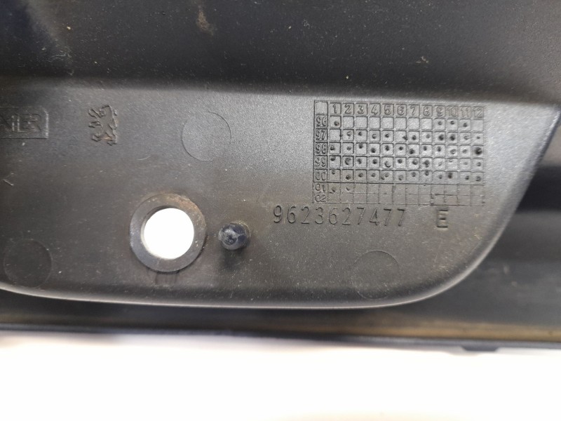 Recambio de rejilla delantera para peugeot 306 hatchback (7a, 7c, n3, n5) 1.9 d referencia OEM IAM 9623627477  