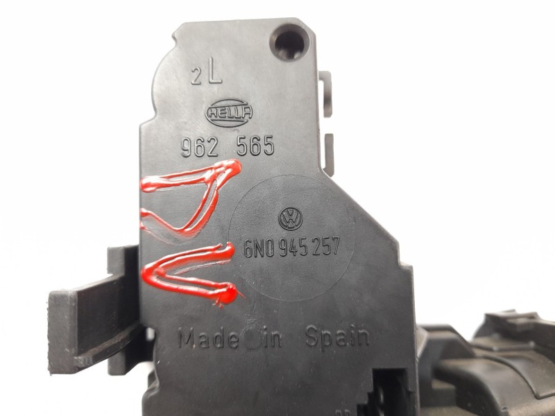 Recambio de portalamparas para volkswagen polo berlina (6n1) 64 1.9 d referencia OEM IAM 6N0945257  