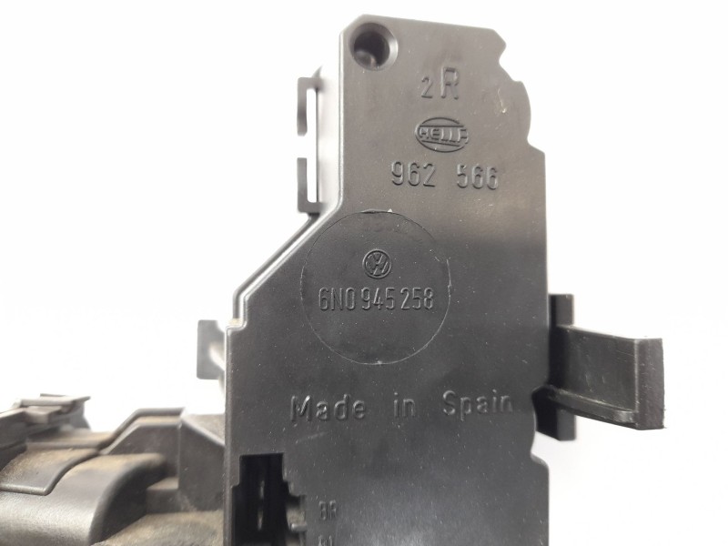 Recambio de portalamparas para volkswagen polo berlina (6n1) 64 1.9 d referencia OEM IAM 6N0945258  