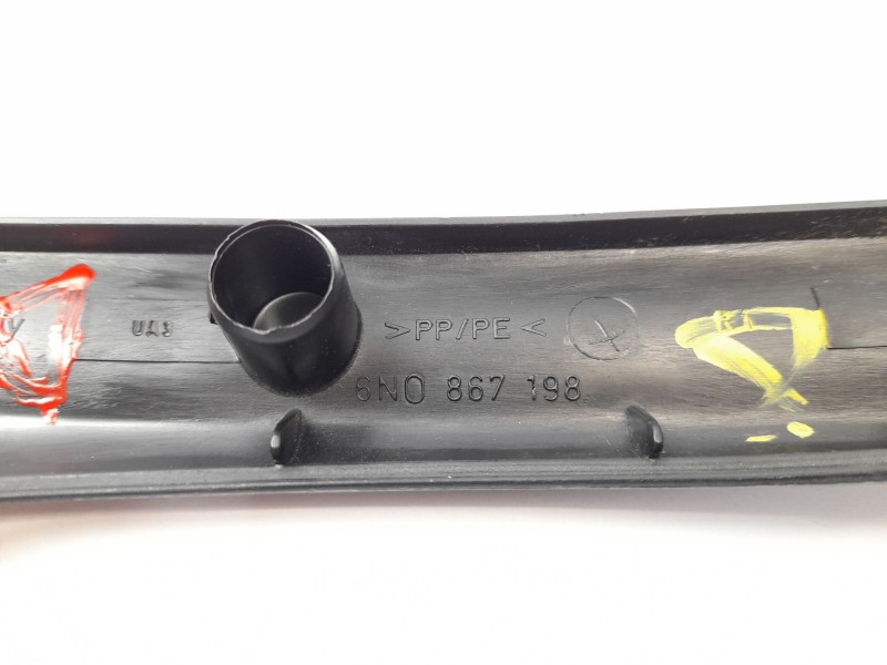 Recambio de moldura para volkswagen polo berlina (6n1) 64 1.9 d referencia OEM IAM 6N0867198  