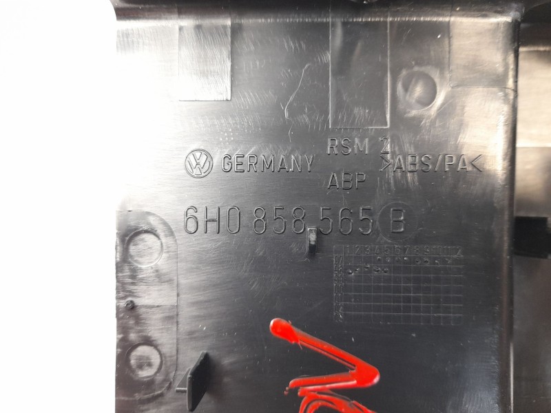 Recambio de moldura para volkswagen polo berlina (6n1) 64 1.9 d referencia OEM IAM 6H0858565B  