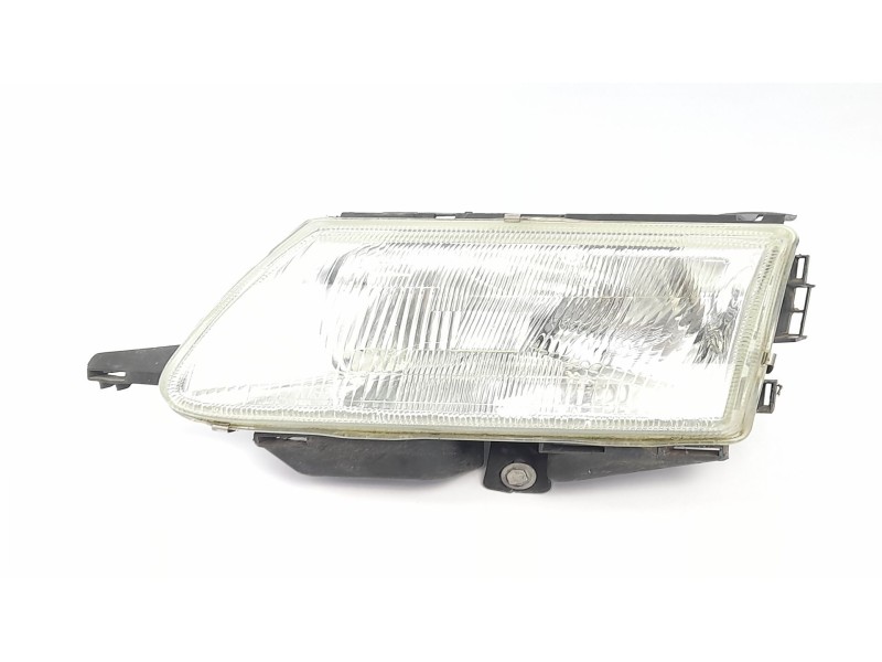 Recambio de faro izquierdo para citroen saxo 1.5 diesel referencia OEM IAM 88205260  