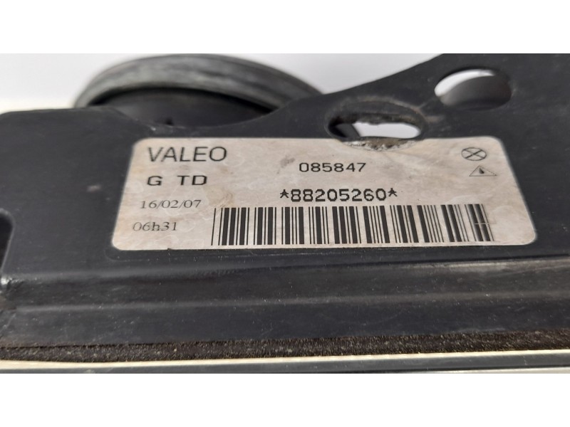Recambio de faro izquierdo para citroen saxo 1.5 diesel referencia OEM IAM 88205260  