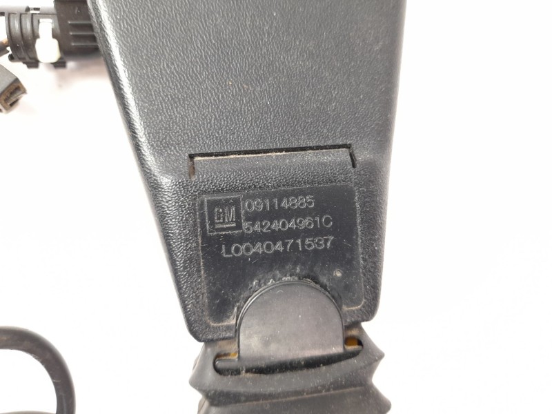 Recambio de enganche cinturon seguridad delantero izquierdo para opel corsa c cosmo referencia OEM IAM 09114885  
