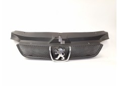 Recambio de rejilla delantera para peugeot 406 berlina (s1/s2) 2.2 hdi referencia OEM IAM 9631250277  
