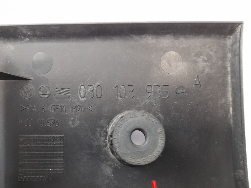 Recambio de tapa superior motor para seat ibiza (6k1) 1.4 referencia OEM IAM 030103935A  