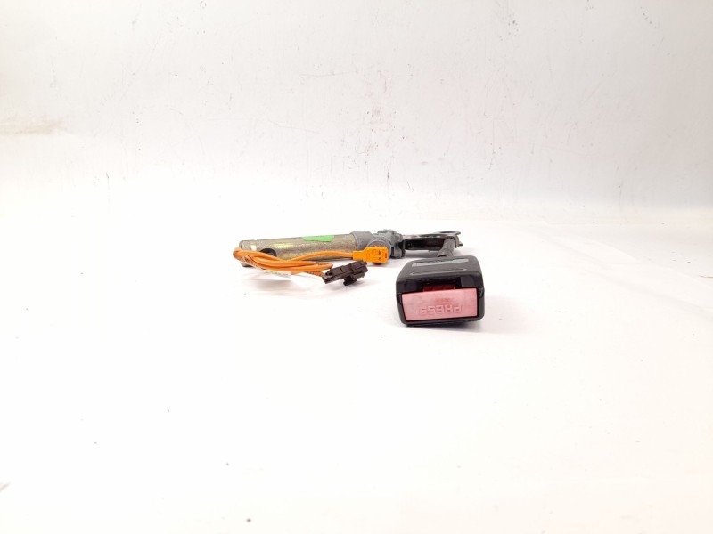 Recambio de enganche cinturon seguridad delantero derecho para peugeot 406 st 2.0 depo referencia OEM IAM 9632509080  