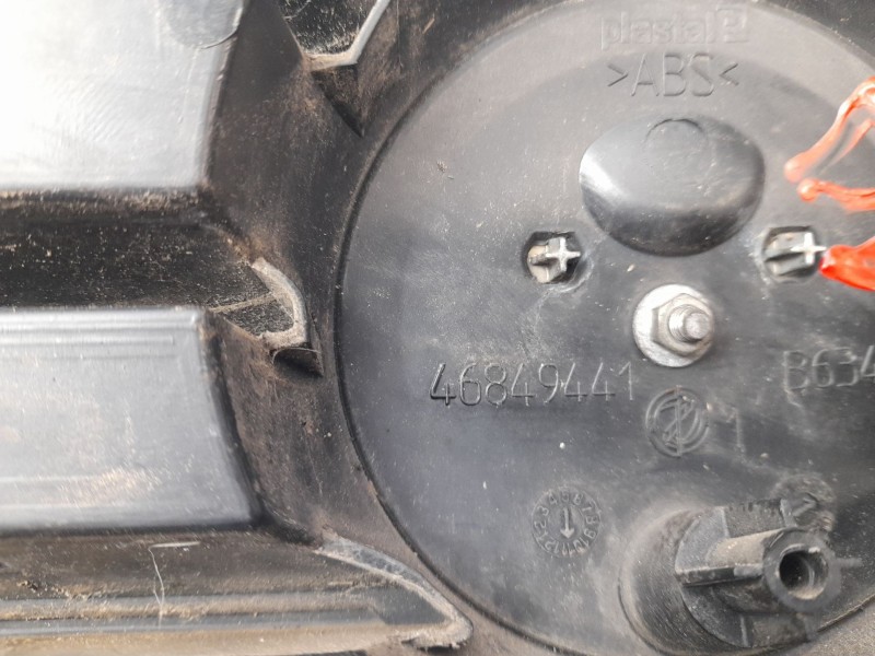 Recambio de rejilla delantera para fiat punto (188_) 1.3 jtd 16v referencia OEM IAM 46849441  