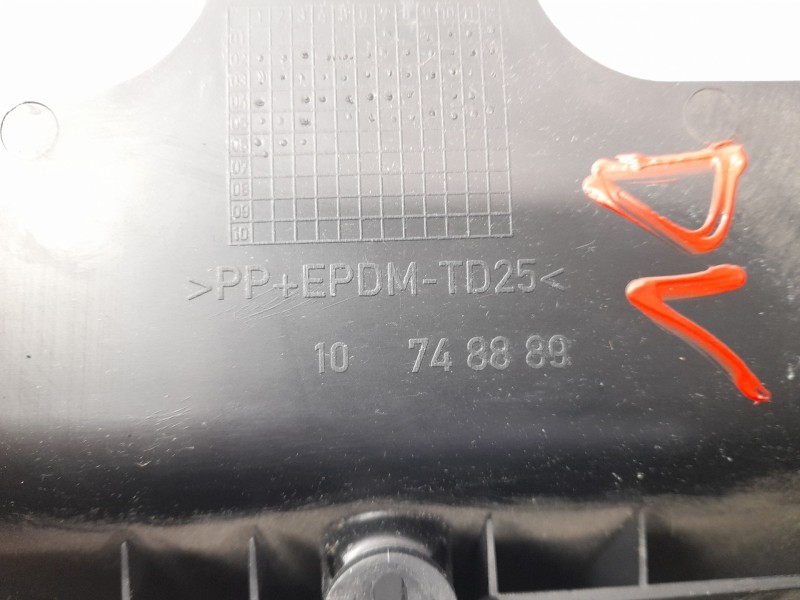 Recambio de moldura para ford fiesta v (jh_jd)1.4tdci referencia OEM IAM 748889  