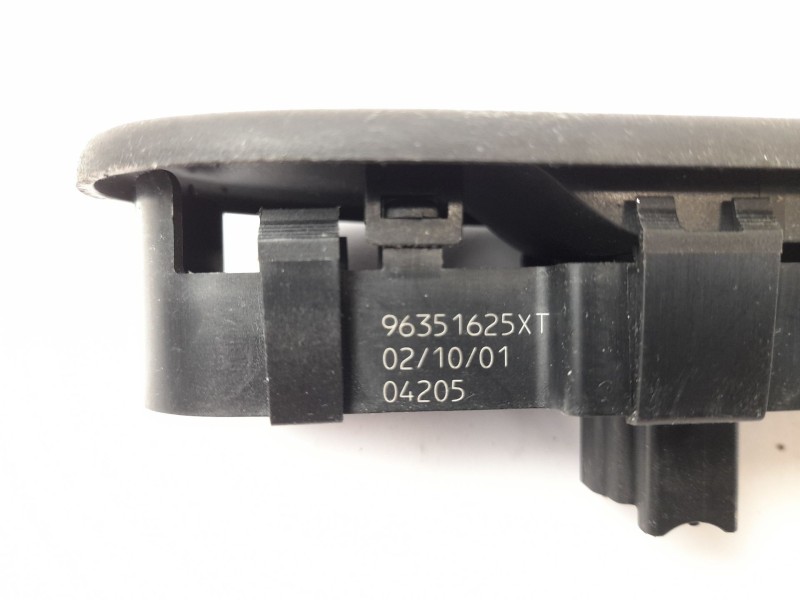 Recambio de mando elevalunas delantero derecho para peugeot 307 3p xs. 2.0 hd referencia OEM IAM 96351625XT  