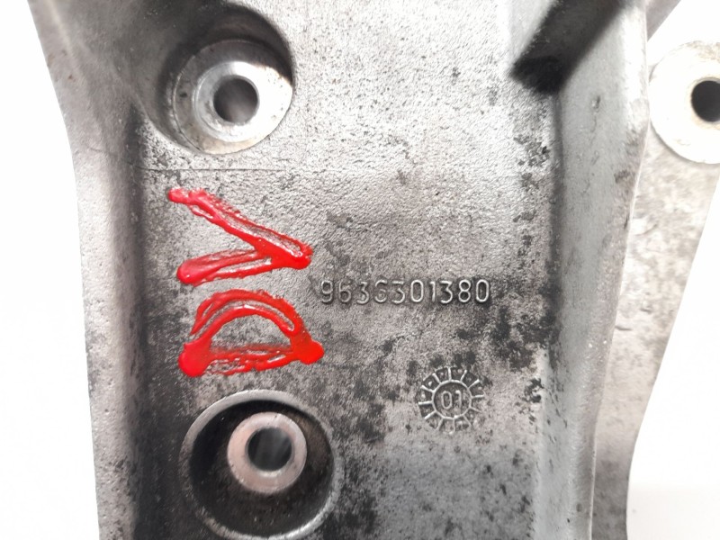 Recambio de soporte alternador para peugeot 307 3p xs. 2.0 hd referencia OEM IAM 9636301380  