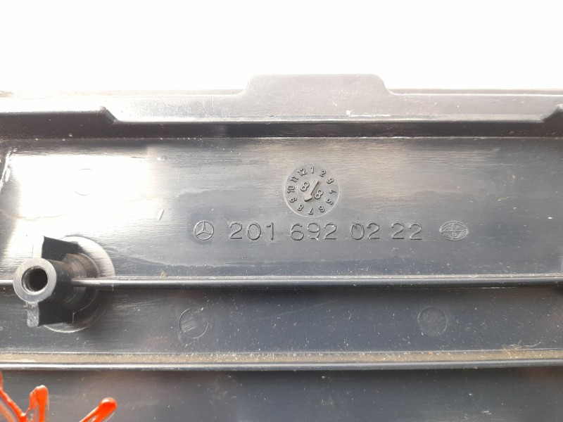 Recambio de moldura para mercedes-benz 190 (w201) e 2.0 referencia OEM IAM 2016920222  