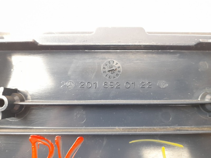 Recambio de moldura para mercedes-benz 190 (w201) e 2.0 referencia OEM IAM 2016920122  