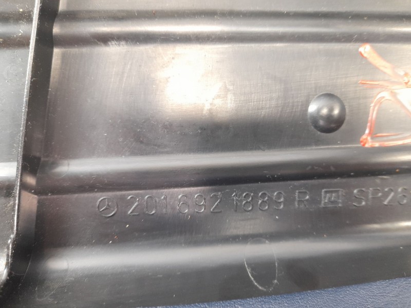 Recambio de moldura para mercedes-benz 190 (w201) e 2.0 referencia OEM IAM 2016921889R  
