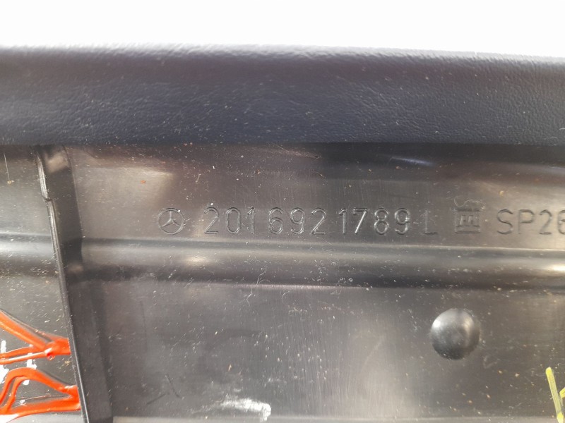 Recambio de moldura para mercedes-benz 190 (w201) e 2.0 referencia OEM IAM 2016921789L  