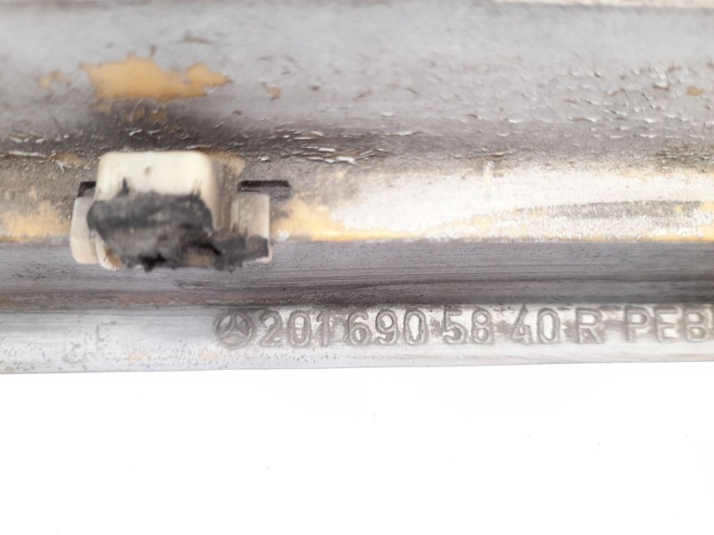 Recambio de moldura para mercedes-benz 190 (w201) e 2.0 referencia OEM IAM 2016905840R  